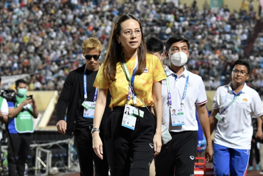 madam-pang-nguoi-phu-nu-voi-khi-chat-li-don-quan-tu-gap-van-lan-mano-polking madam-pang-nguoi-phu-nu-voi-khi-chat-li-don-quan-tu-gap-van-lan-mano-polking