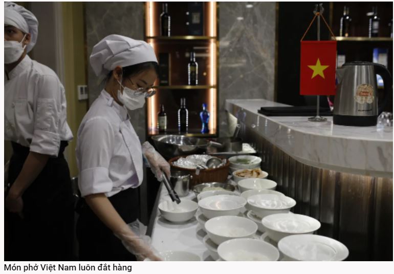 can-canh-bua-an-cac-doi-bong-da-tai-sea-games-31-khong-phai-an-com-hop can-canh-bua-an-cac-doi-bong-da-tai-sea-games-31-khong-phai-an-com-hop
