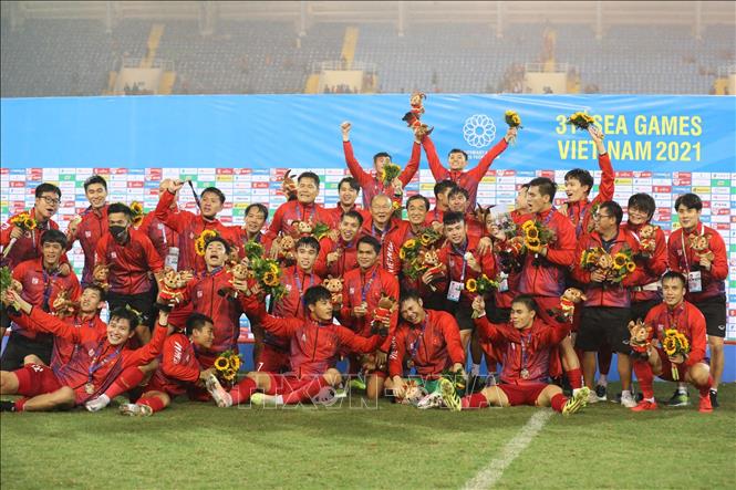 cam-dong-tam-thu-cua-vo-chong-nha-van-hoang-anh-tu-gui-u23-viet-nam cam-dong-tam-thu-cua-vo-chong-nha-van-hoang-anh-tu-gui-u23-viet-nam