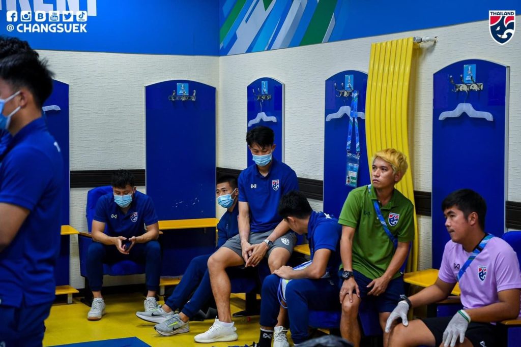nhung-guong-mat-dan-thuixuyen-man-dem-cua-u23-thai-lan-truoc-gio-ra-san-bay-ve-nuoc nhung-guong-mat-dan-thuixuyen-man-dem-cua-u23-thai-lan-truoc-gio-ra-san-bay-ve-nuoc