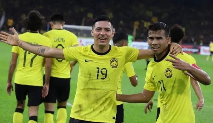 truyen-thong-malaysia-khen-ngoi-romel-morales-giua-khung-hoang-nhap-tich