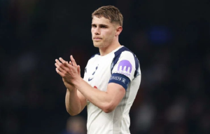 Joe Cole đề xuất Chelsea chiêu mộ Van de Ven từ Tottenham