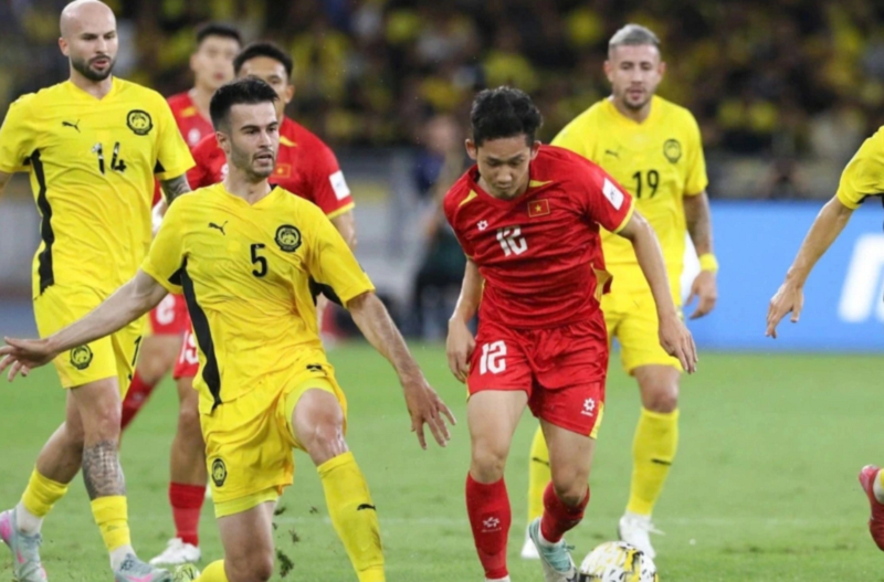 bao-nhan-su-bua-vay-tuyen-duoi-tuyen-viet-nam-truoc-dai-chien-malaysia